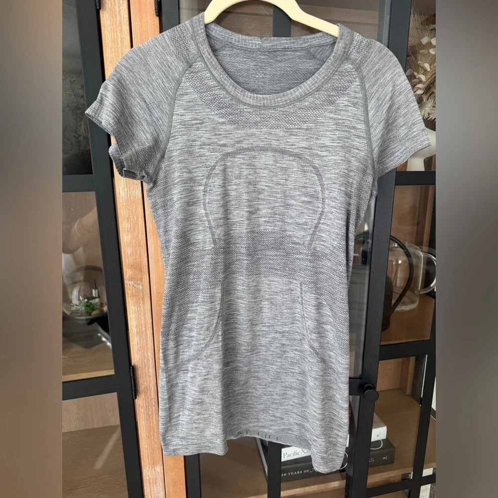 Lululemon Swiftly Tech Short Sleeve Crew tee Slate White workout running train